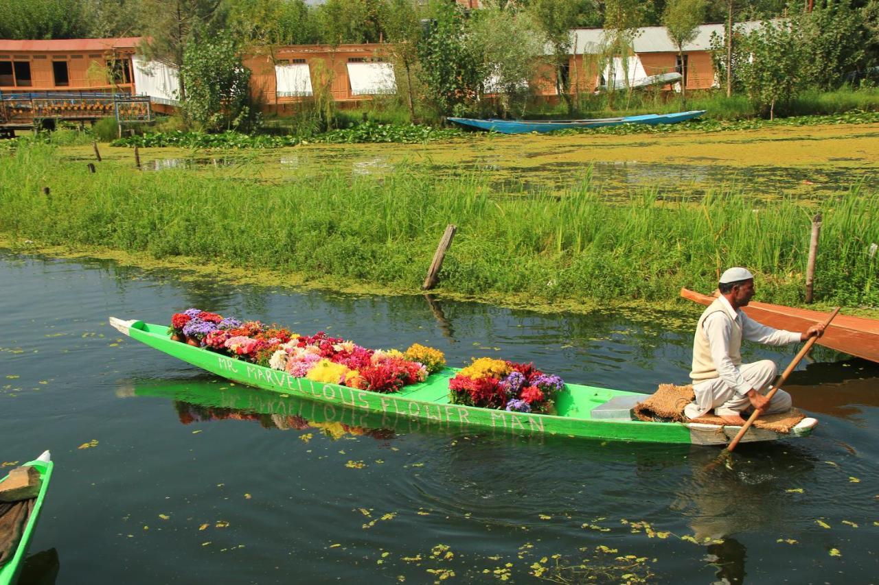 Umbrella Group Of House Boat Hotel Srinagar  Exterior photo